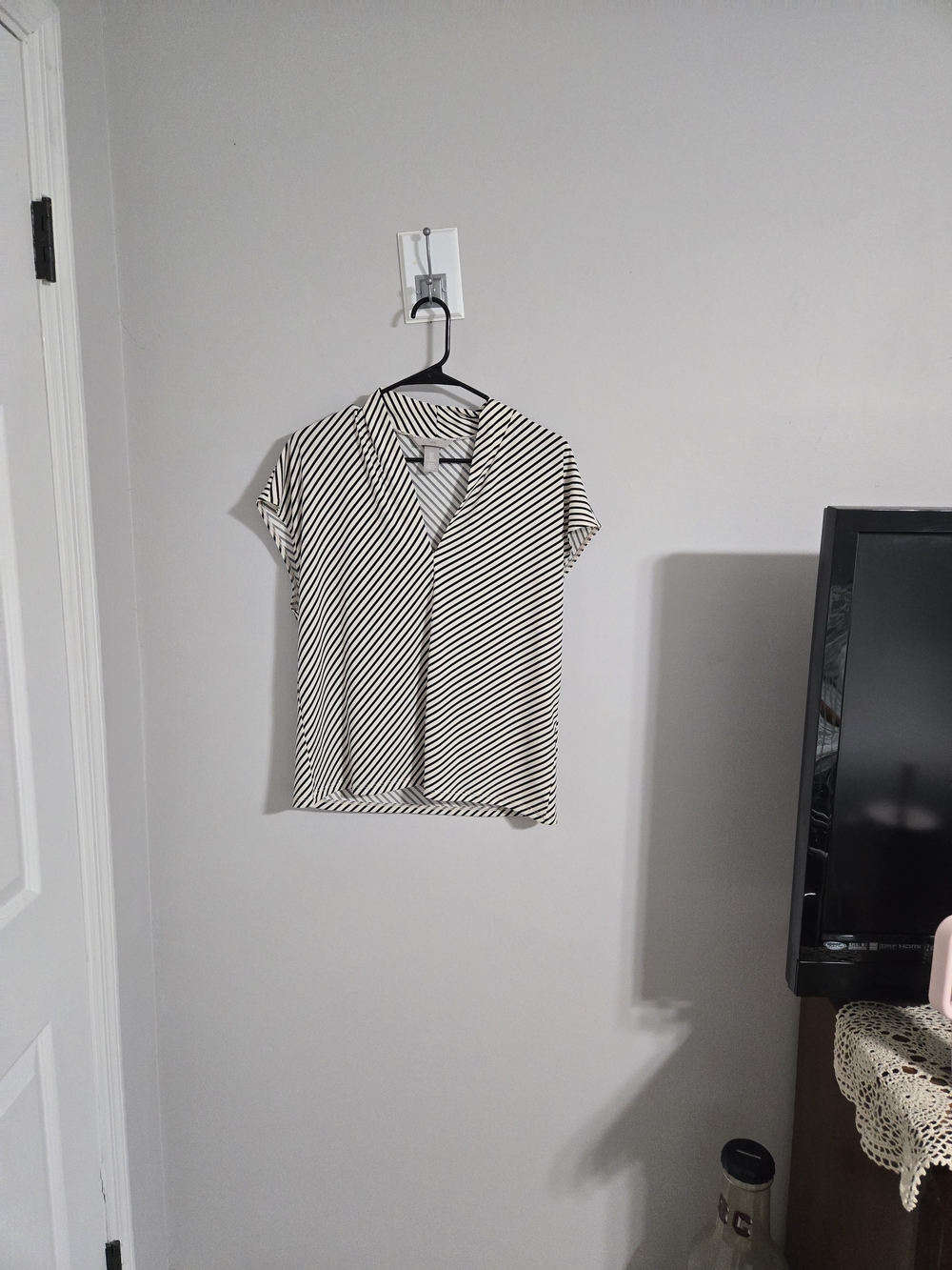 H&M Black & White Diagonal Stripe V-Neck Blouse